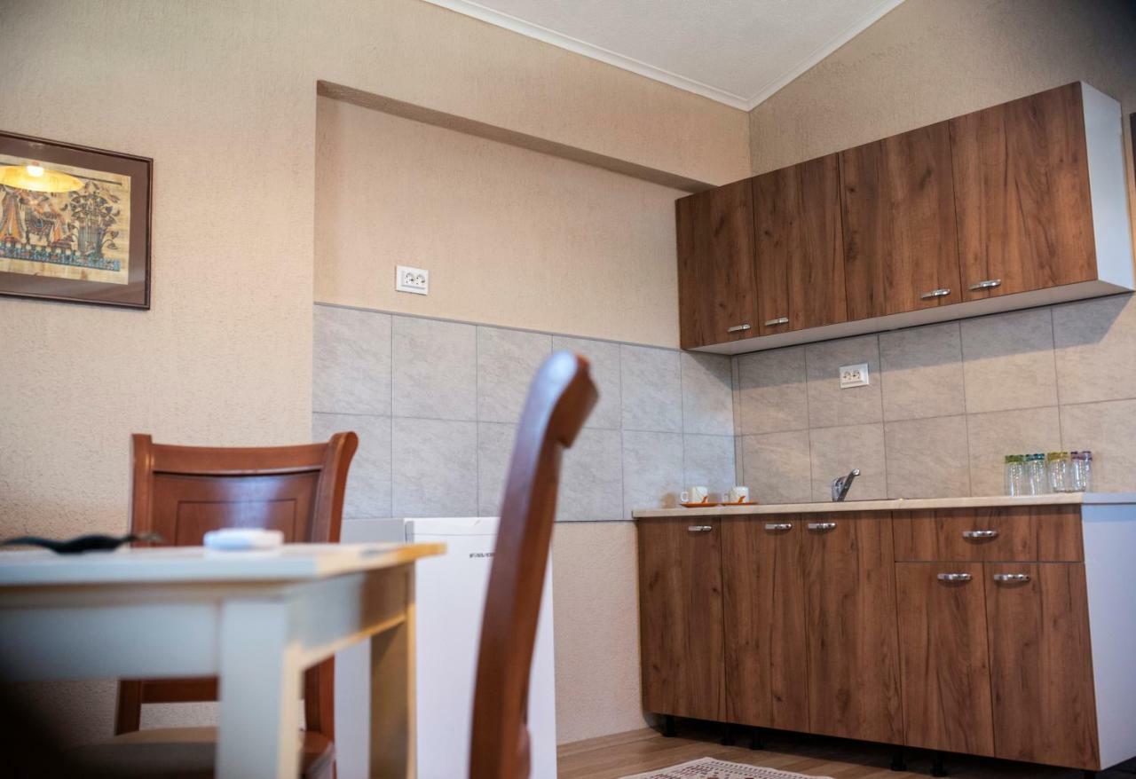 Dionis Rooms & Apartments Prilep Extérieur photo